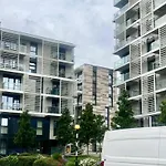 Spacious 2Bed 2Bath, 1 Min Walk To Dlr, 4 Mins To Canary Wharf